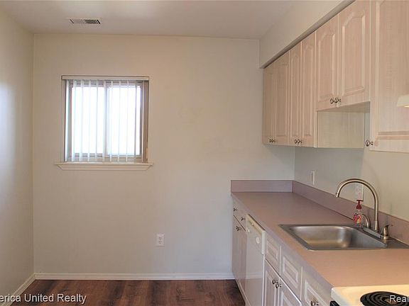 3rd image of 33591 Pondview Cir #117