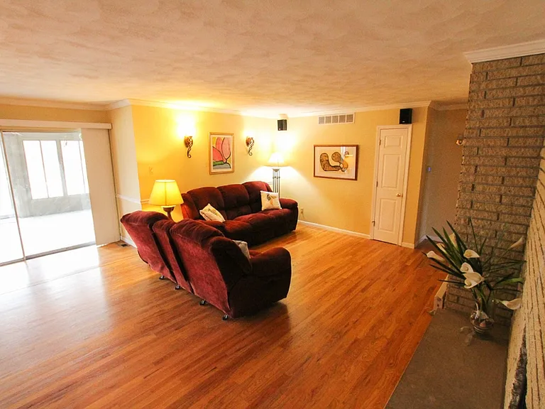 4950 Lemay Ferry Rd — Photo 5
