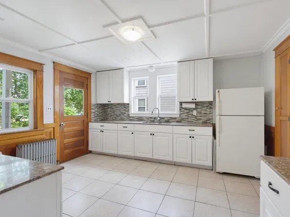 3 High St, Rochester, NH 03867