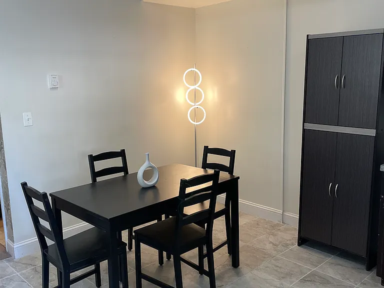 428 Gansevoort Blvd #B — Photo 2