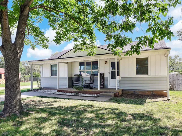1522 Dearborn St, Augusta, KS 67010