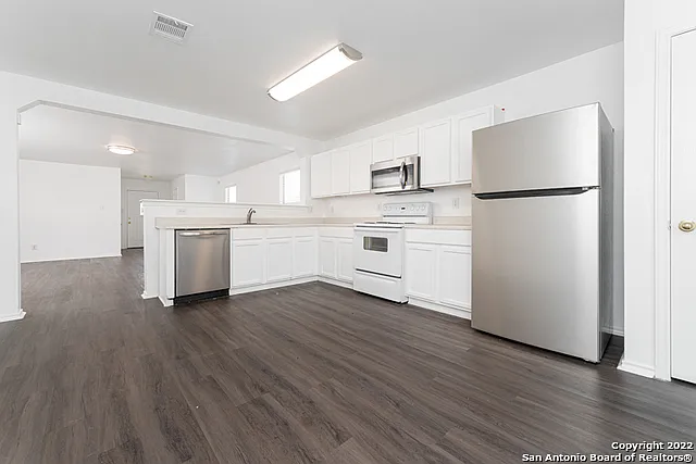 102 Mallow Grv — Photo 9