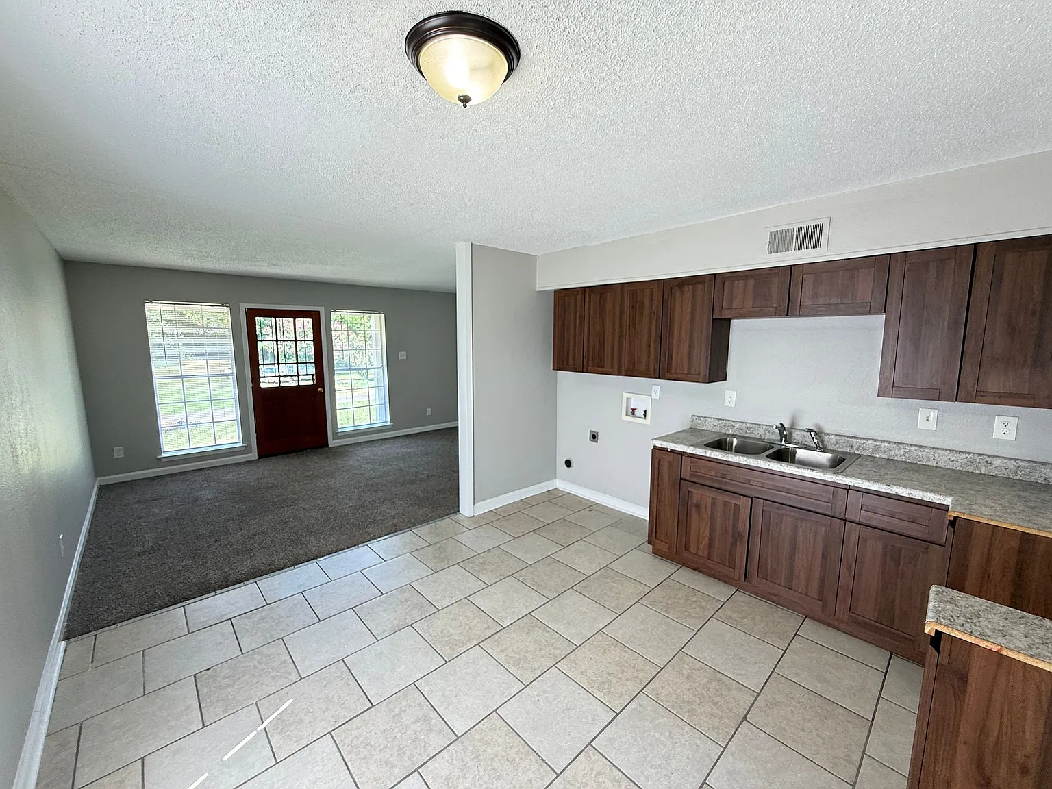 735 Farris Rd — Photo 4