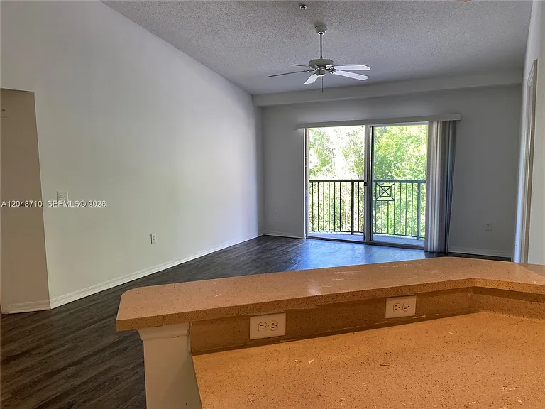 4177 N Haverhill Rd #808 — Photo 22