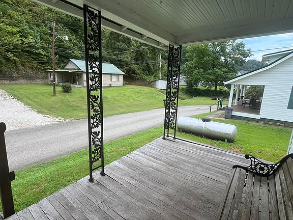 4th image of 227 Coal Branch Rd