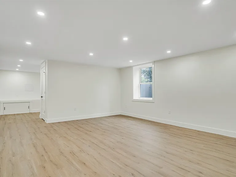 22 Estabrook Rd — Photo 33