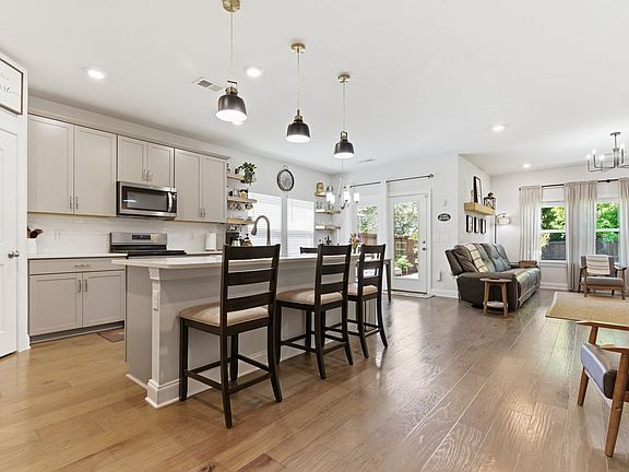 5th image of 4957 Riverbank Dr
