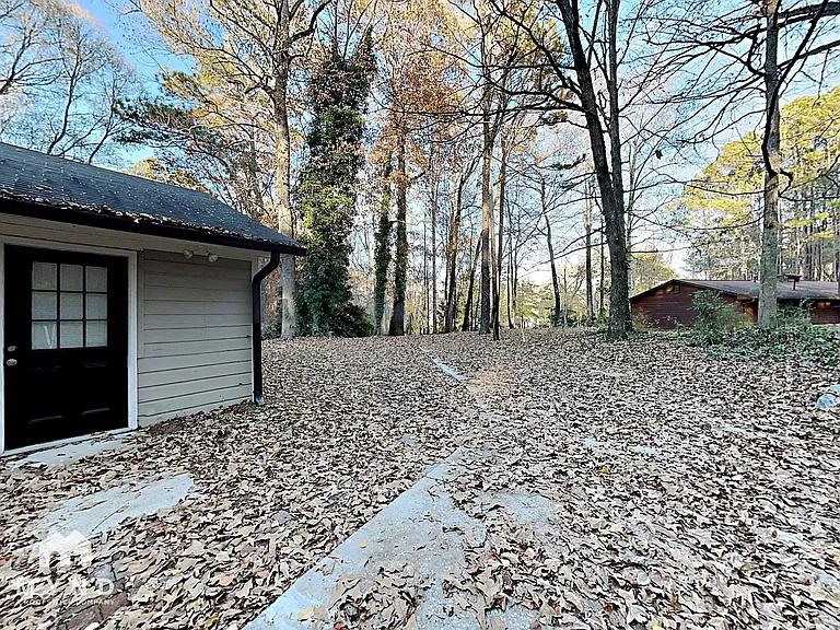 588 Henderson Rd — Photo 21