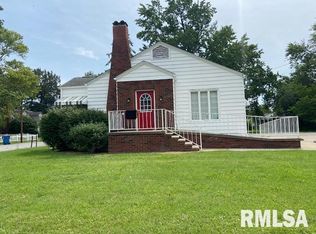 706 N Main St, Benton, IL 62812