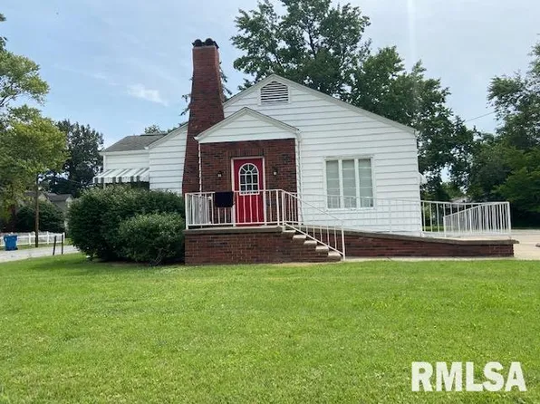 706 N Main St, Benton, IL 62812