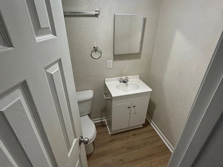 2912 E Linwood Blvd #1E — Photo 4