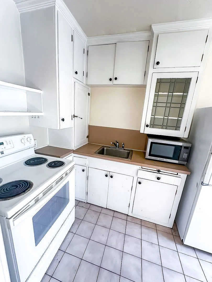 Serpentine Apartments — Photo 4