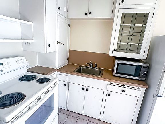 4th image of 4515 Burke Ave N #9