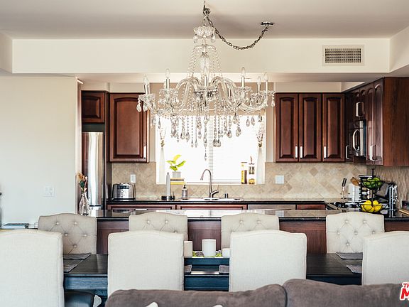 4th image of 11218 Camarillo St #405