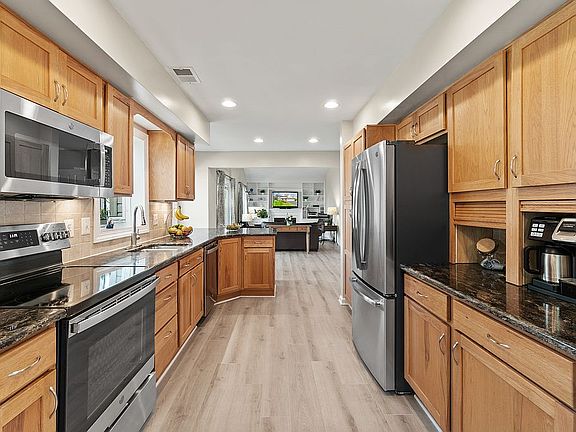 3rd image of 1308 Boulder Crest Ct