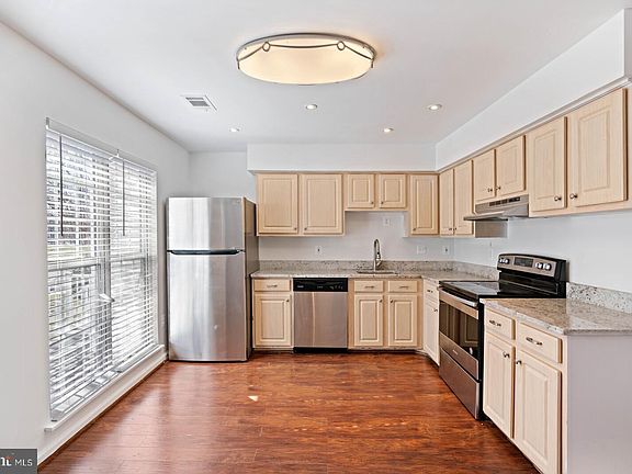 3rd image of 2894 Burgundy Pl