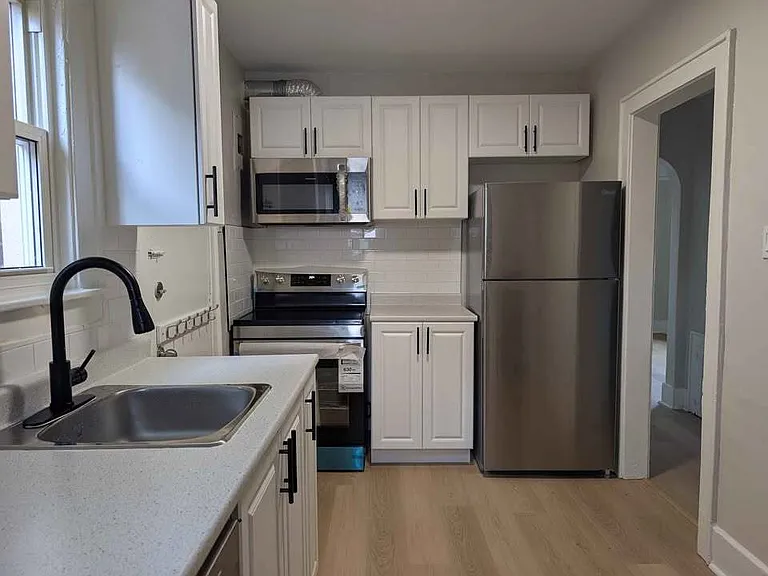 714 Elliott St — Photo 7