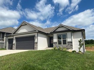 8660 NW 74th Ter, Kansas City, MO 64152