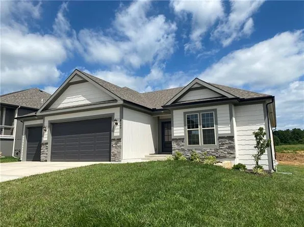 8660 NW 74th Ter, Kansas City, MO 64152