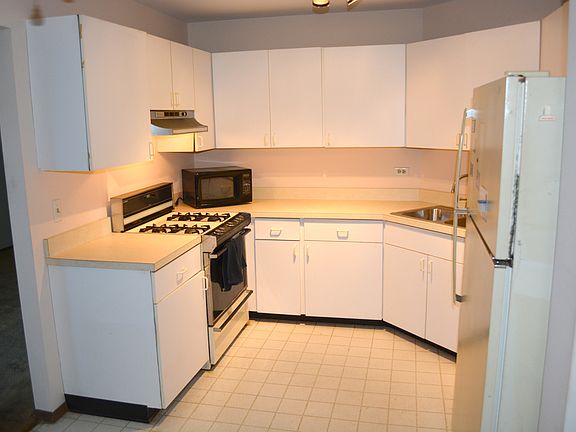 2nd image of 1090 Colony Lake Dr