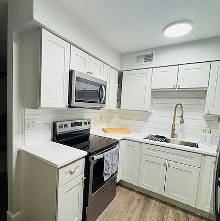 4th image of 571 Burkemo Ln