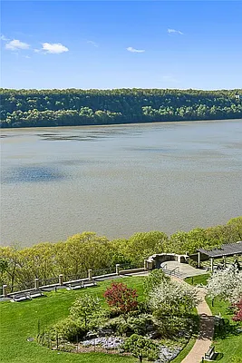 Sold by Exclusive Properties Sotheby's International Realty | media 31