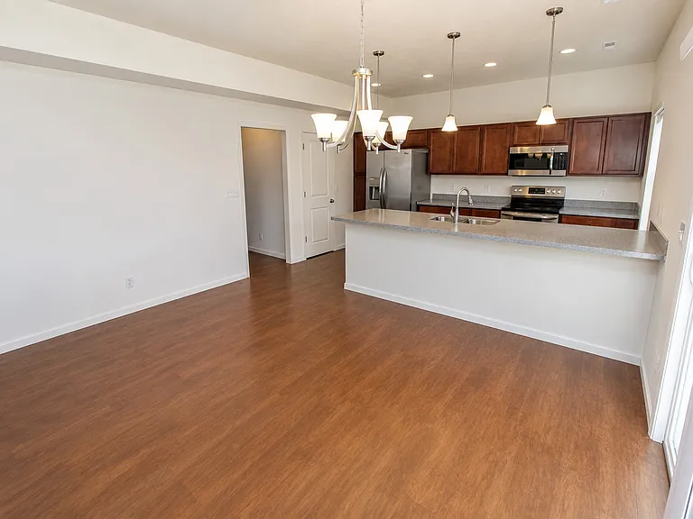 2932 Poinciana Dr — Photo 4