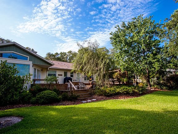 3rd image of 402 Magnolia Oak Dr