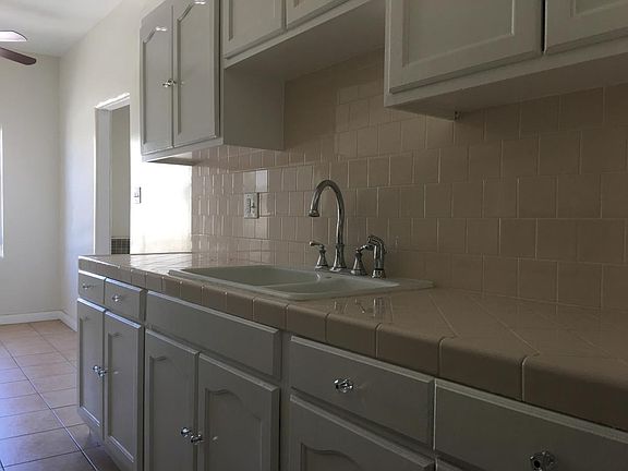 2nd image of 601 S Cloverdale Ave
