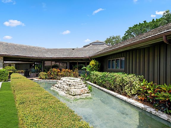 2nd image of 19700 Oakbrook Circle