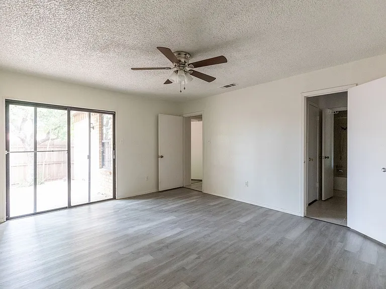 4925 Greenslope Dr — Photo 15