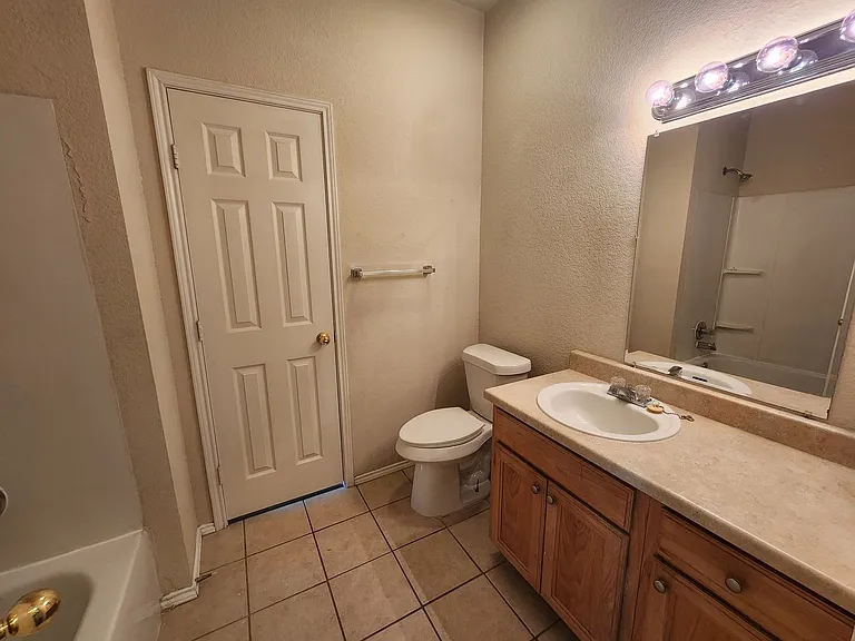106 Collett Ct — Photo 17