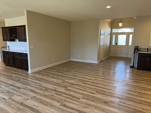 3rd image of 1361 Elges Ave