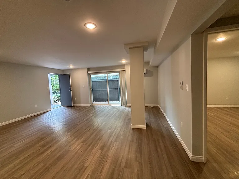 1635 North Martel Avenue — Photo 41