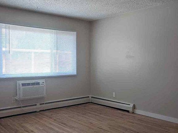 5th image of 2140 Barclay St #304