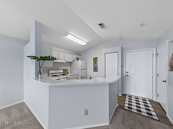 4th image of 13810 SUTTON PARK Drive #835
