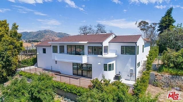 1st image of 2461 Creston Way