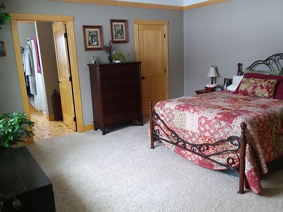 Master Bdrm, walk in closet