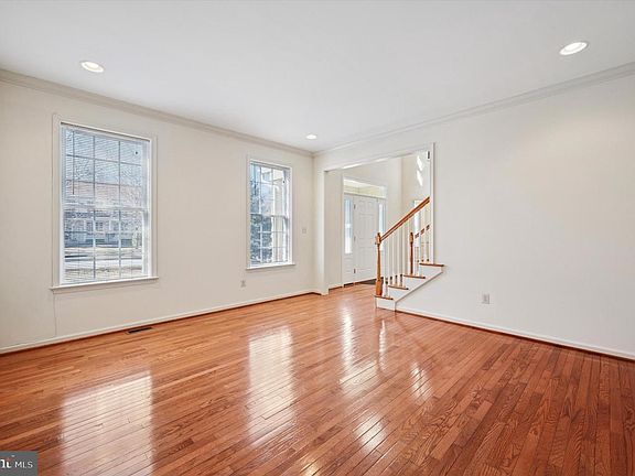 3rd image of 111 Country Ln