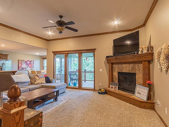 LARGE LIVINGROOM