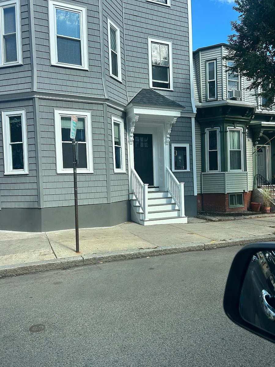 Building Photo - 542 E 5th St #1