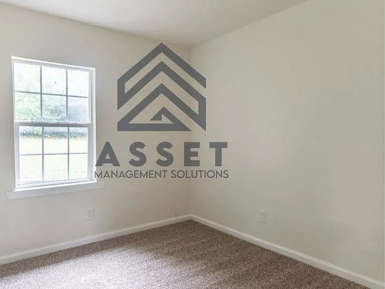 1040 Sycamore Dr — Photo 12