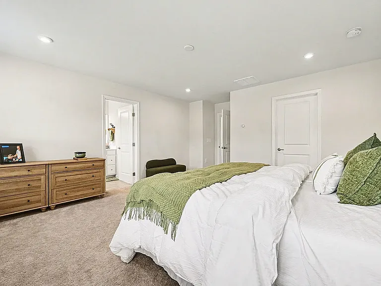 Lots of space in Master with large closet