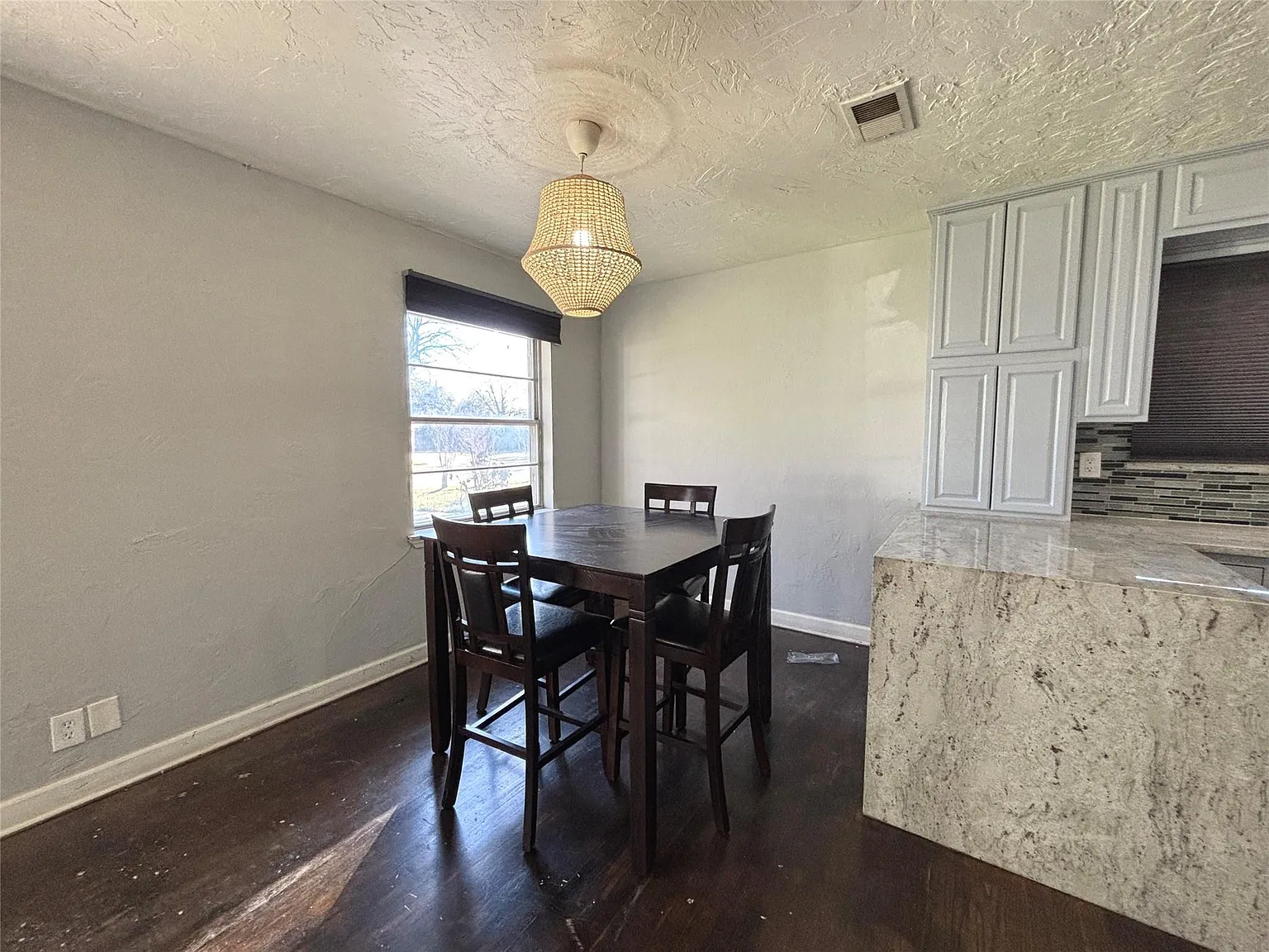 3 bed, 1071 sqft, $2,100 — Photo 1