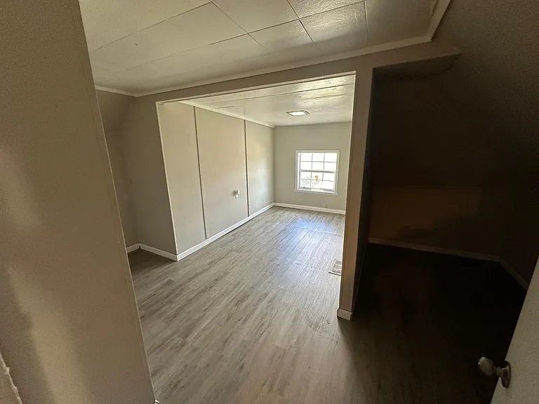 2210 Lee Ave — Photo 10