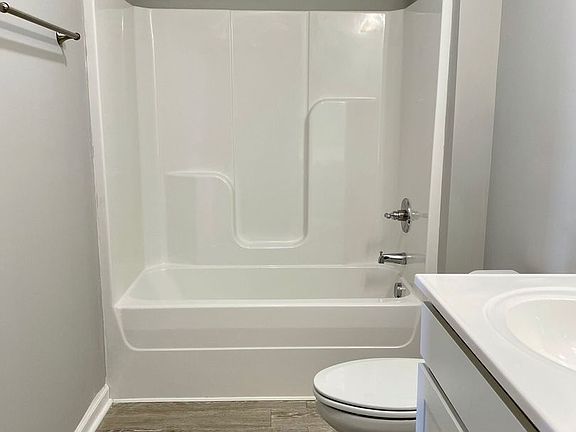 2nd image of 439 Pauline Dr APT 1