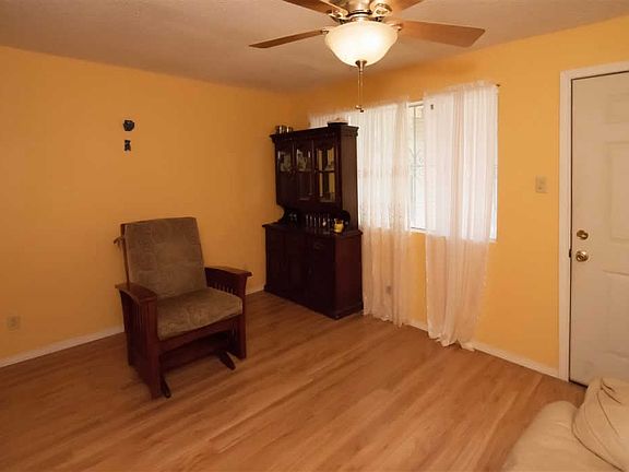 4th image of 1002 E Eistetter St