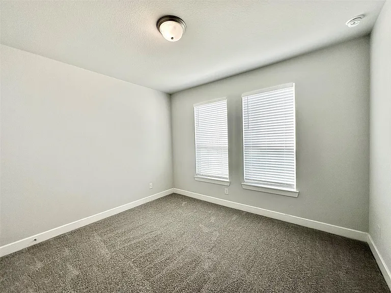 9218 Rocking Plain Ln — Photo 3