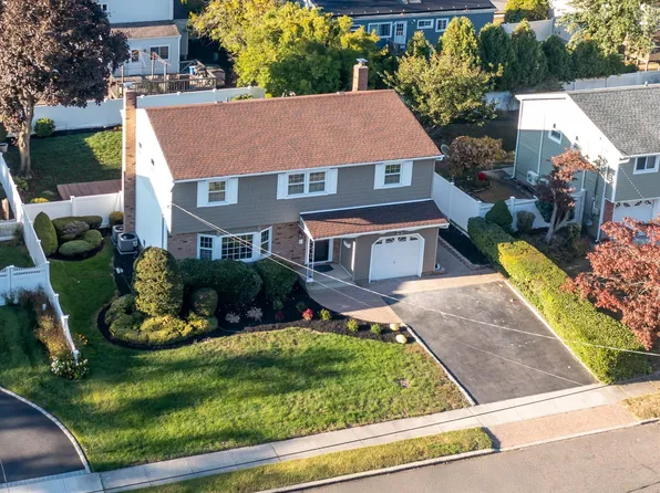 123 Erlanger Boulevard, North Babylon, NY 11703