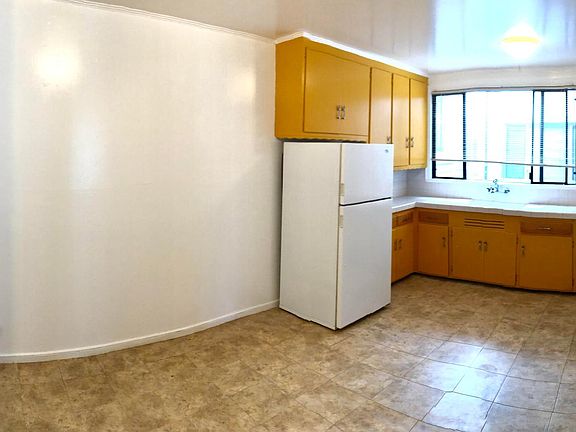 2nd image of 3633 Irving St